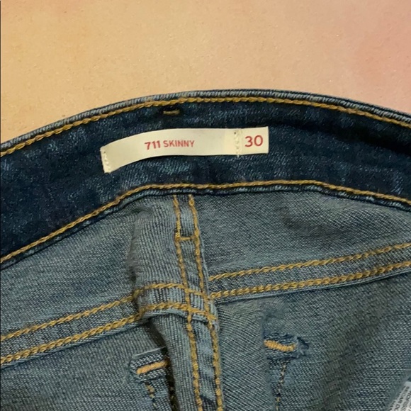 NWT Levi’s 711 skinny dark wash destructed - Picture 5 of 5
